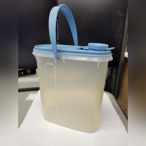 Vintage Tupperware #587-7 Sheer Beverage Buddy 2 Qt. Blue w Handle